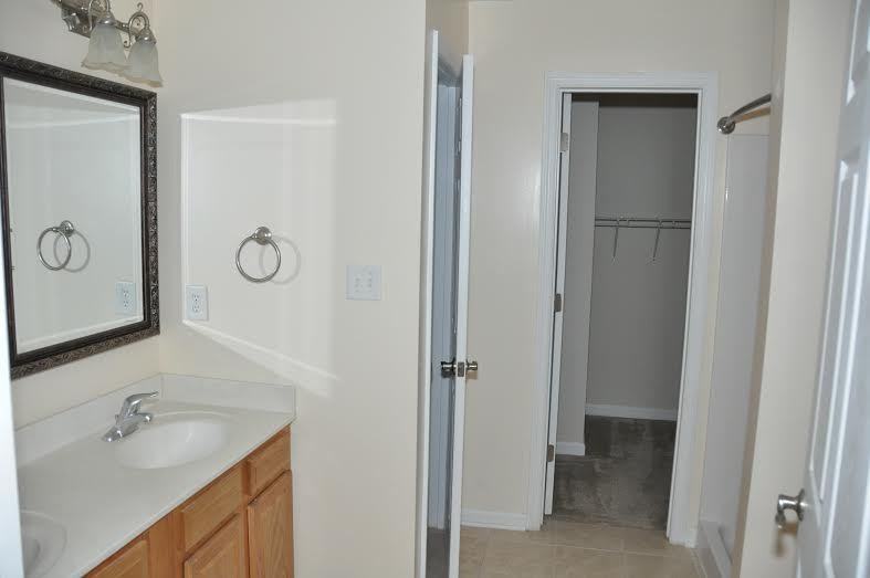 2208 River Park Ct - Photo 5 of 10