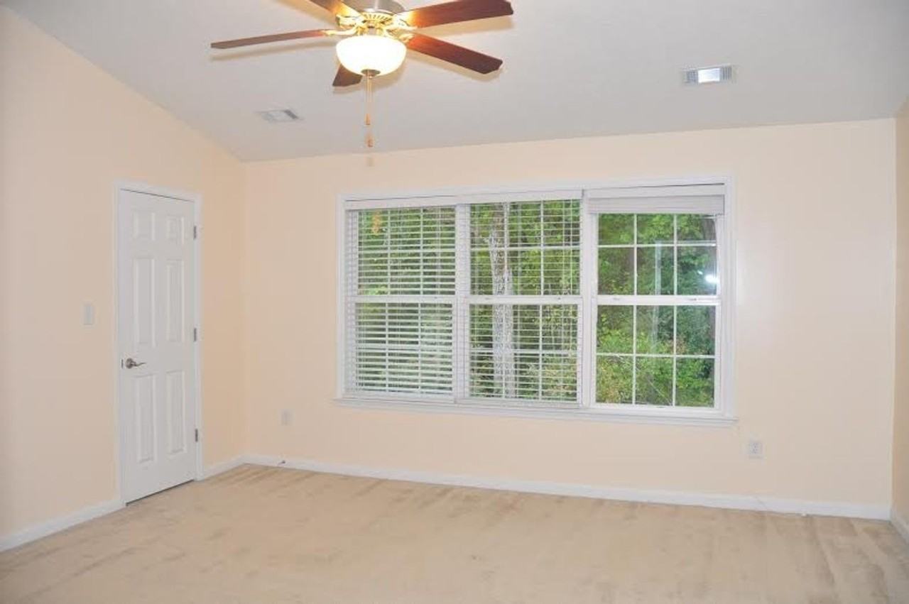 2214 River Park Ct - Photo 4 of 10