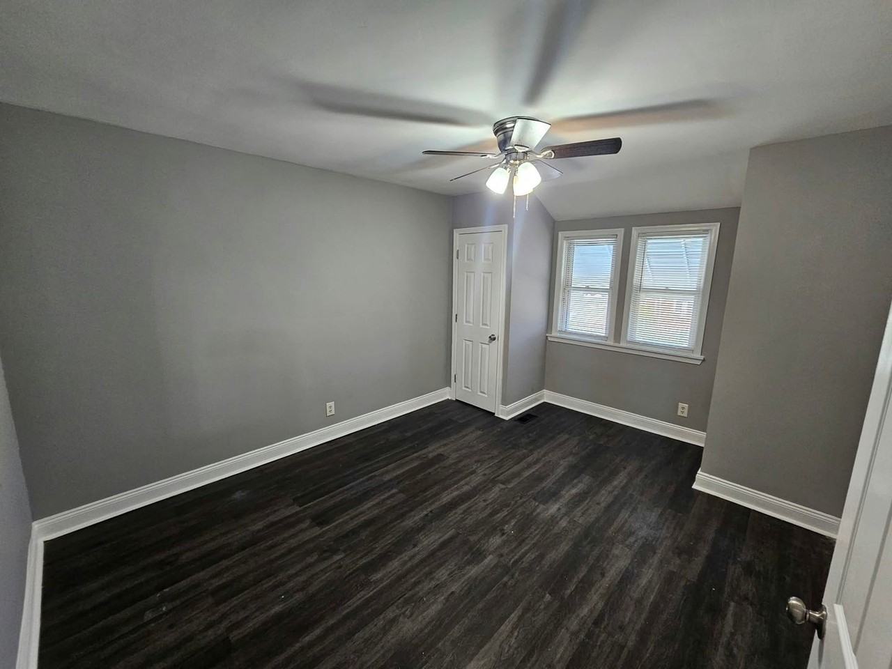 719 E Cold Spring Ln - Photo 3 of 15