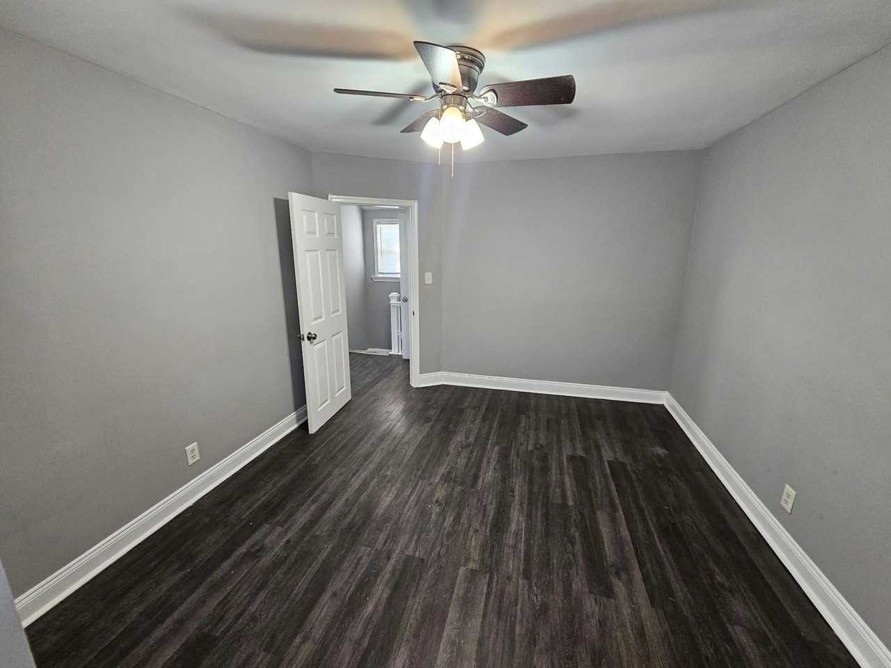 719 E Cold Spring Ln - Photo 4 of 15