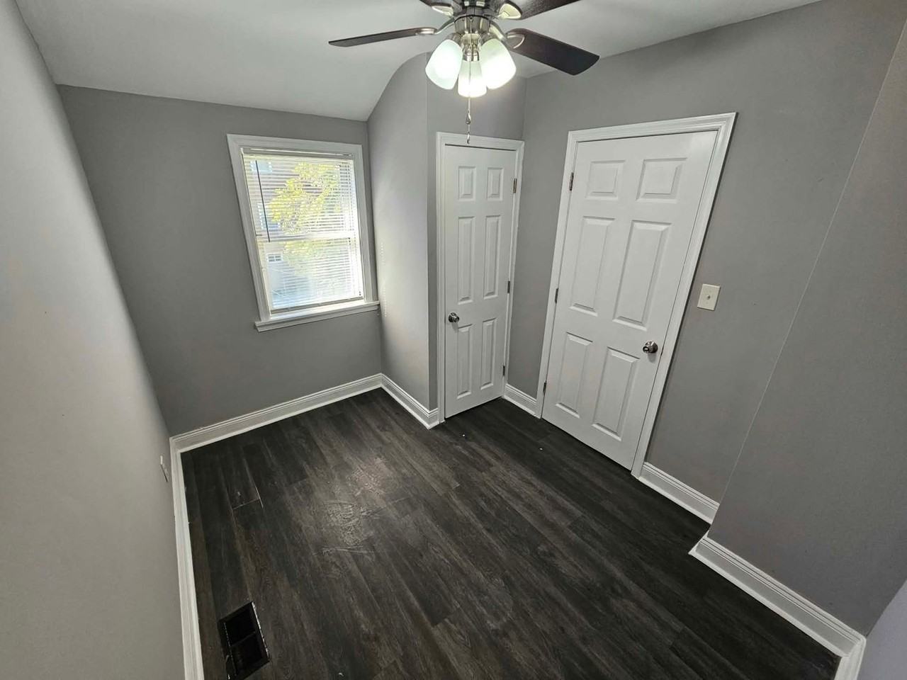 719 E Cold Spring Ln - Photo 5 of 15
