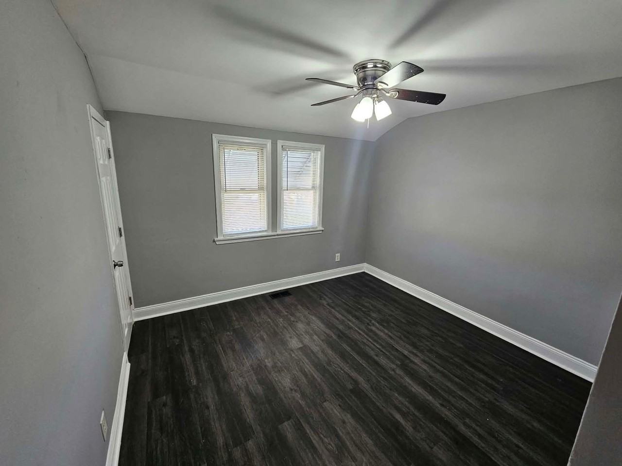 719 E Cold Spring Ln - Photo 6 of 15