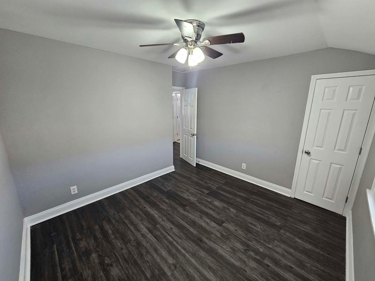 719 E Cold Spring Ln - Photo 7 of 15