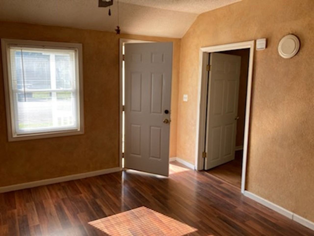445 W Pierce St - Photo 2 of 7