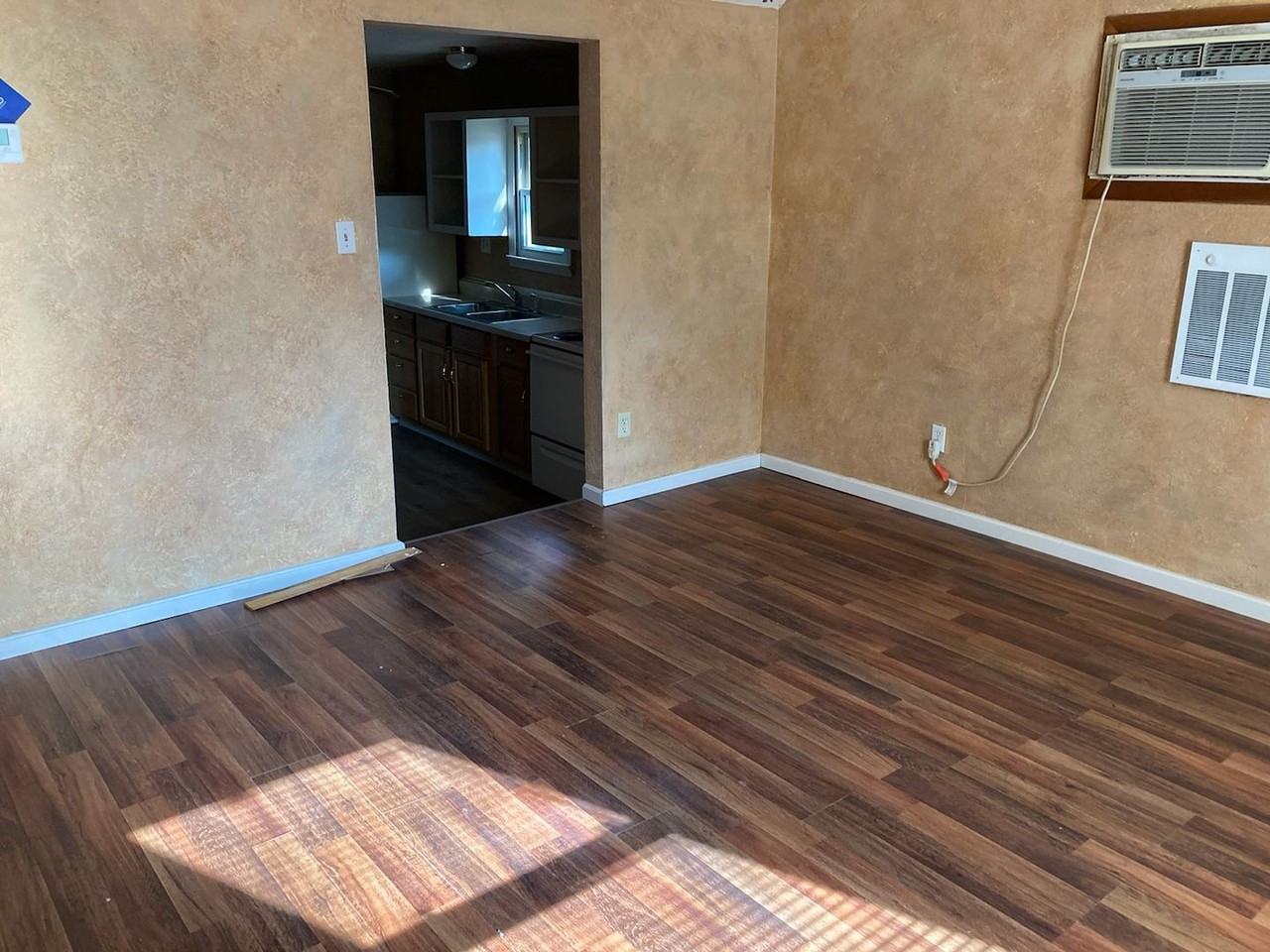 445 W Pierce St - Photo 3 of 7