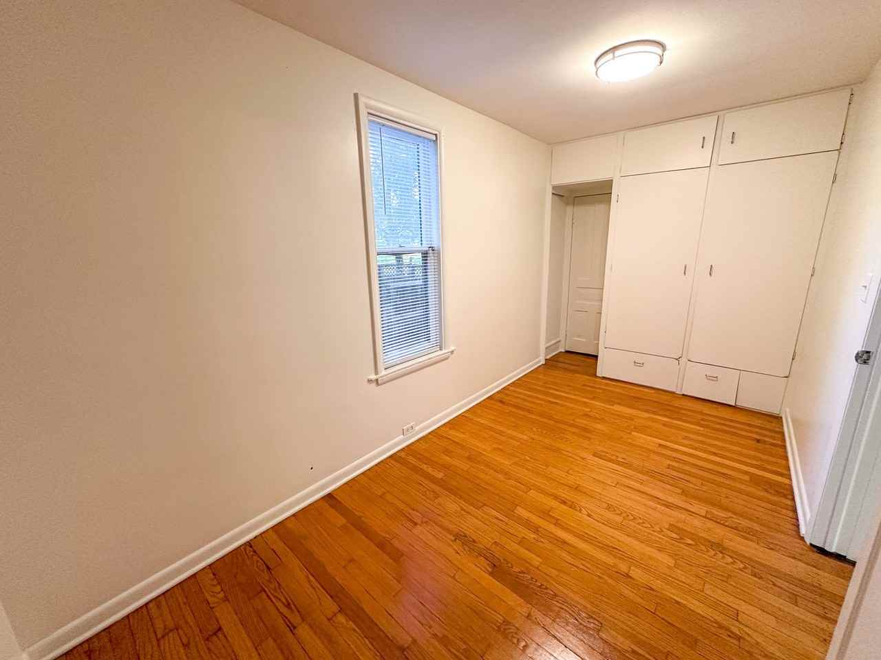 757 Sinclair Ave Ne - Photo 5 of 10
