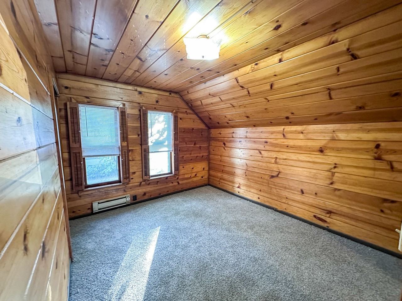 757 Sinclair Ave Ne - Photo 7 of 10