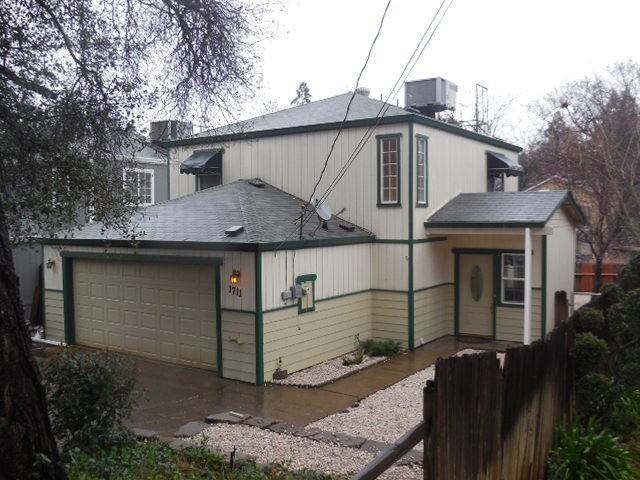1711 El Paso St - Photo 2 of 19