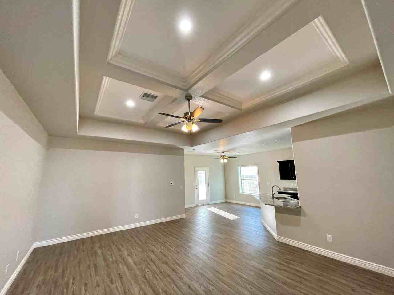 3398 N Apache St - Photo 5 of 35