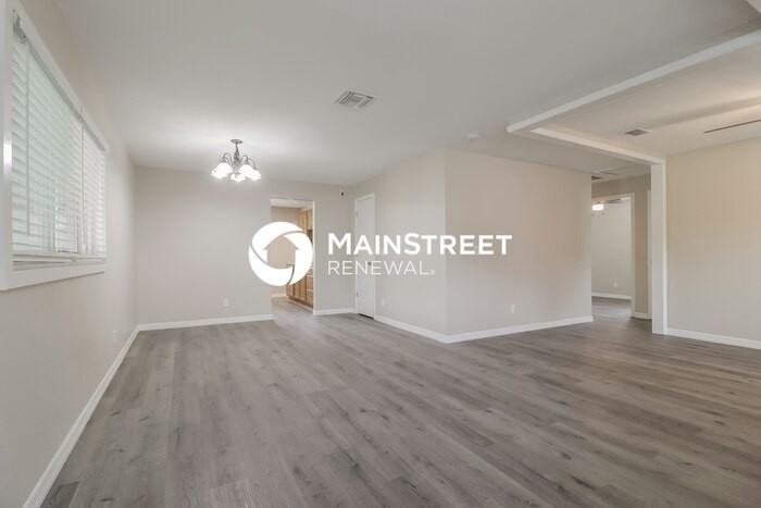 209 Oak St - Photo 2 of 16