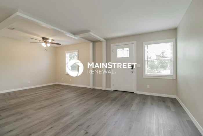 209 Oak St - Photo 3 of 16