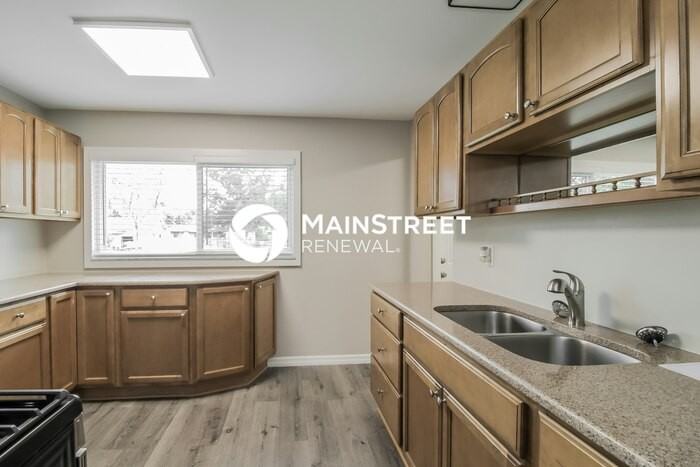 209 Oak St - Photo 5 of 16