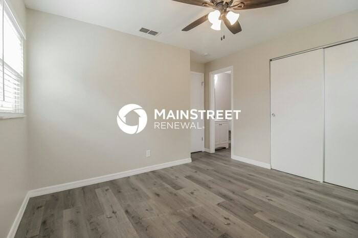209 Oak St - Photo 7 of 16