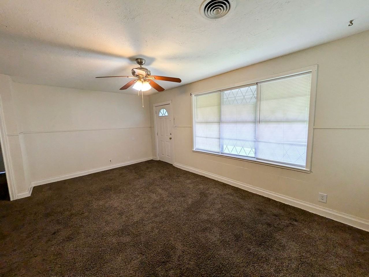 5267 Sunset St - Photo 2 of 21
