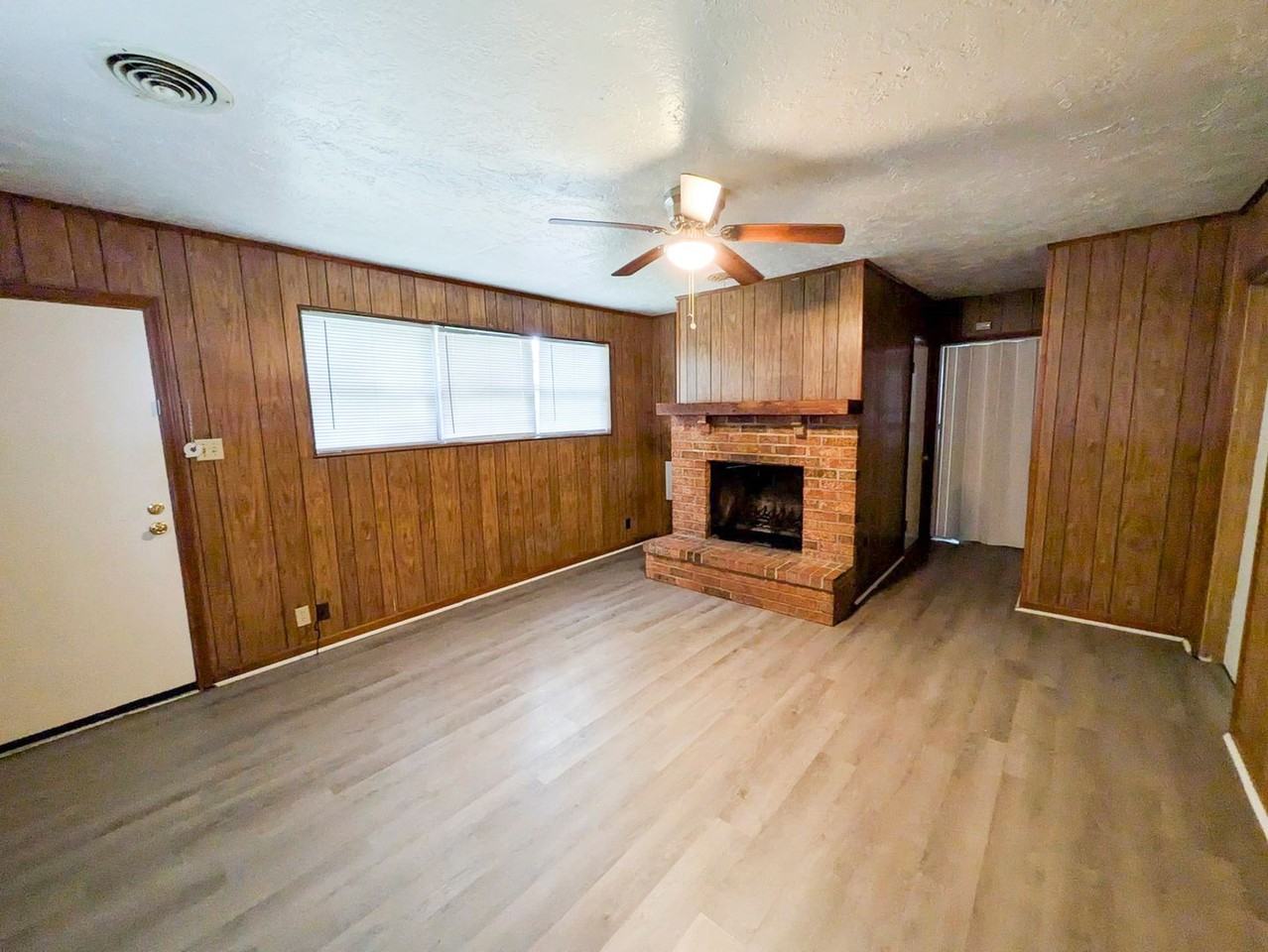 5267 Sunset St - Photo 7 of 21