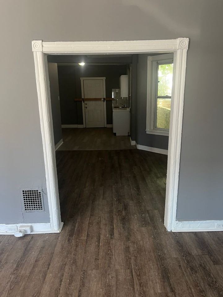 5347 Grays Ave - Photo 4 of 18