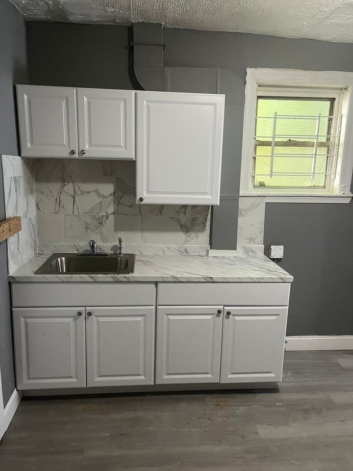 5347 Grays Ave - Photo 6 of 18