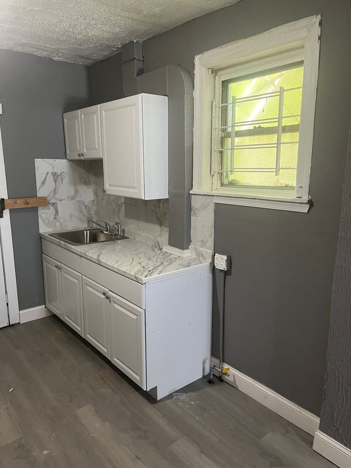 5347 Grays Ave - Photo 7 of 18