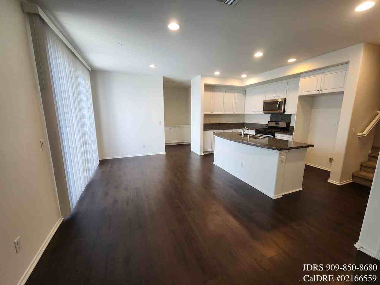 122 Royal Way - Photo 2 of 14