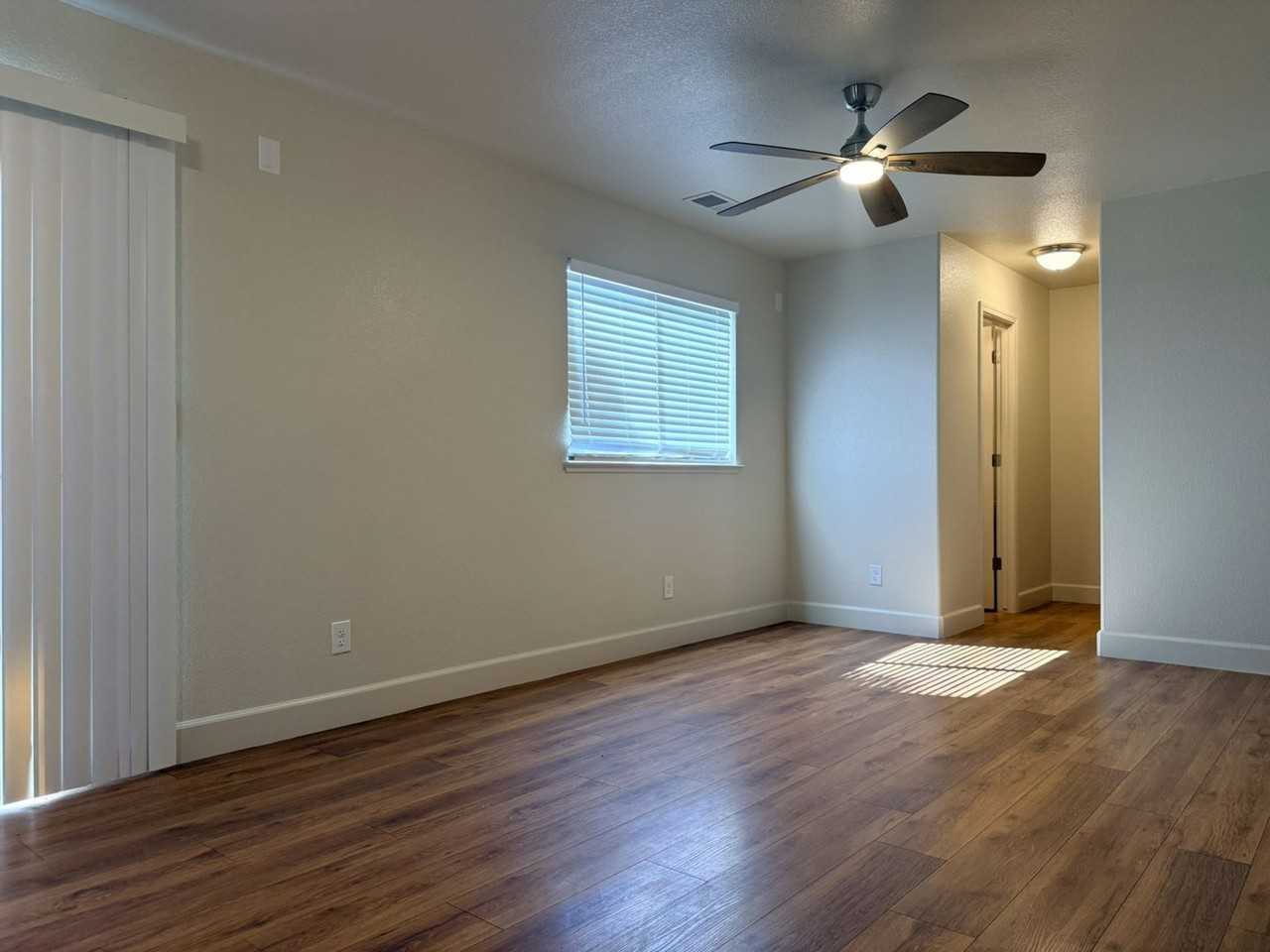 1204 Brightday Dr - Photo 5 of 33