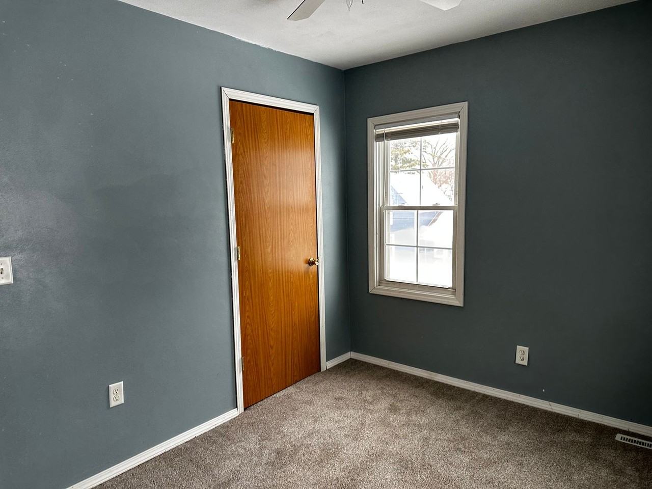 530 Kenwood Ave - Photo 7 of 28