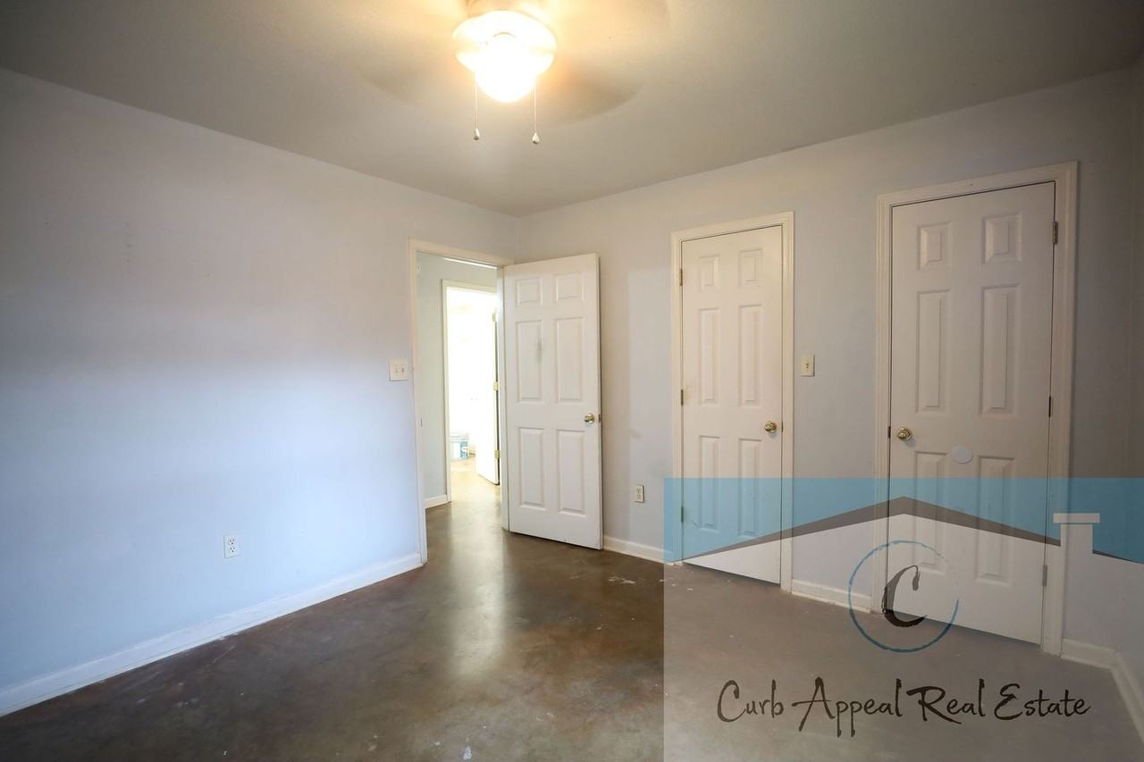 407 Brian St - Photo 3 of 15