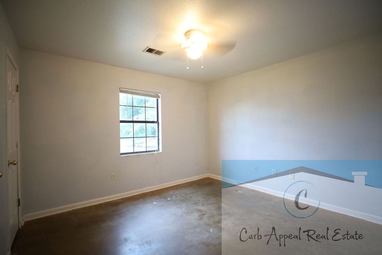 407 Brian St - Photo 4 of 15