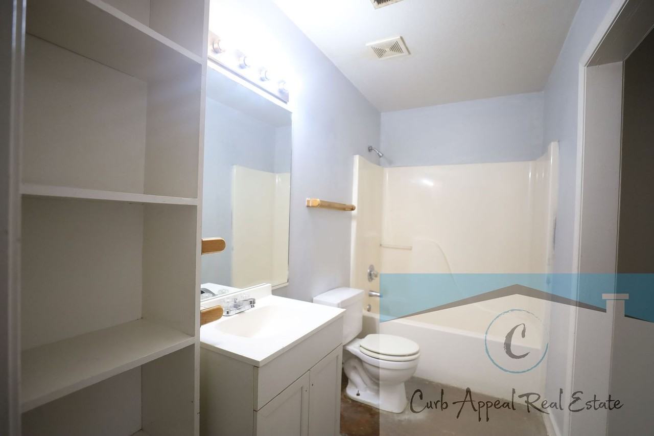 407 Brian St - Photo 6 of 15