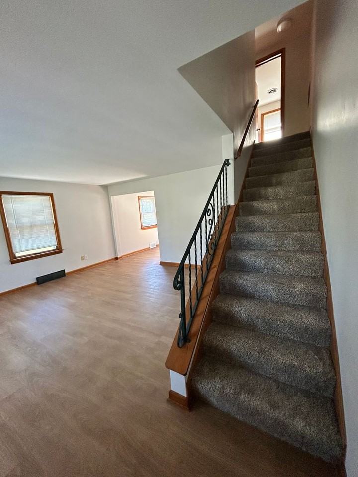 1404 Harding Ave - Photo 2 of 18