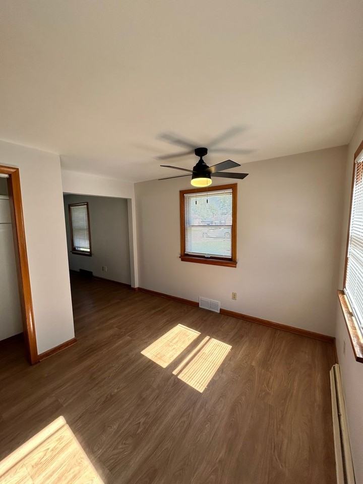 1404 Harding Ave - Photo 5 of 18