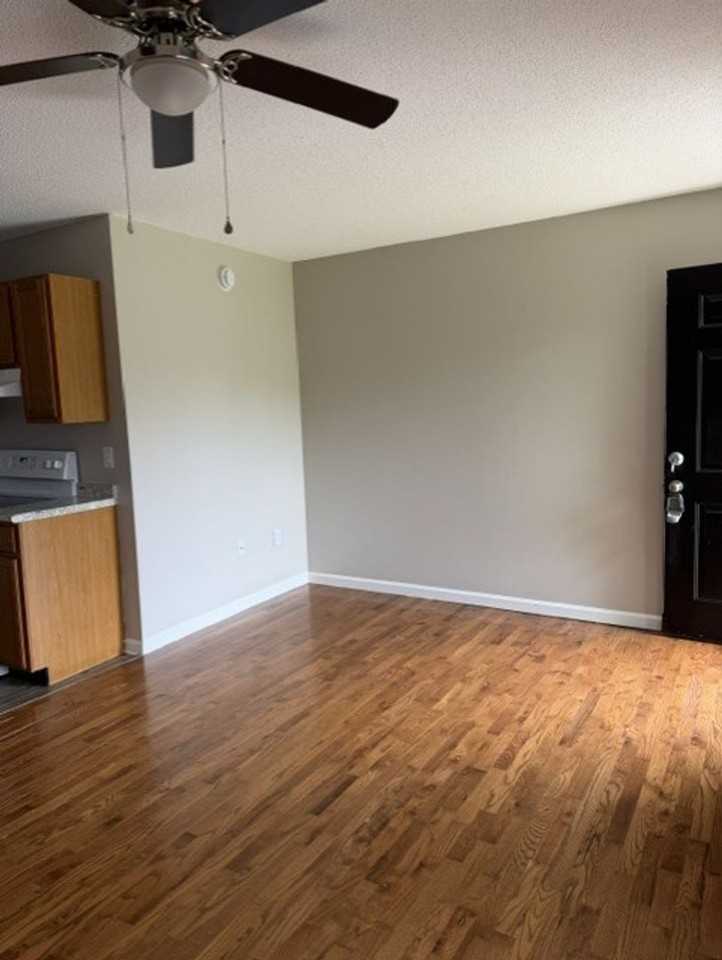 183 E Grand Ave - Photo 3 of 9