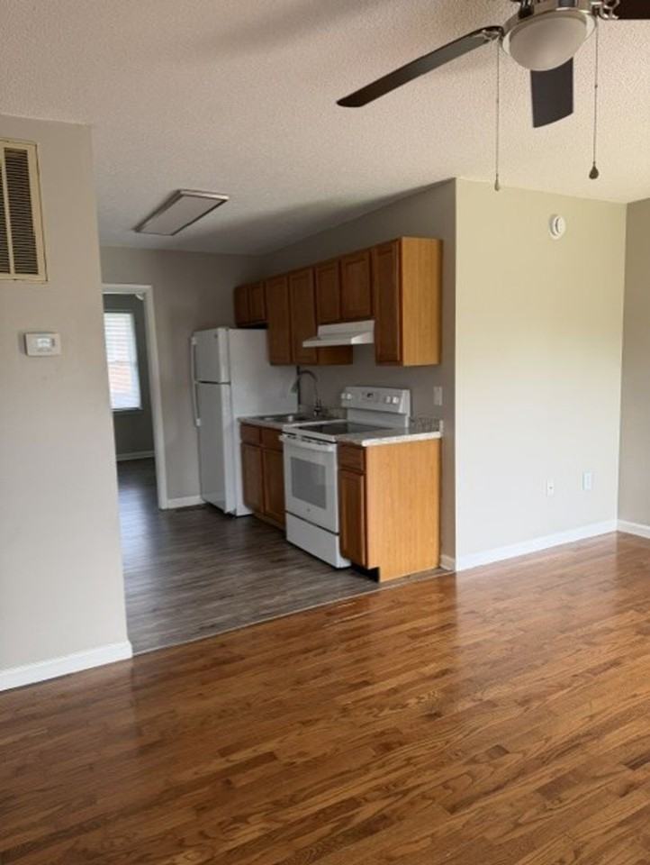 183 E Grand Ave - Photo 4 of 9
