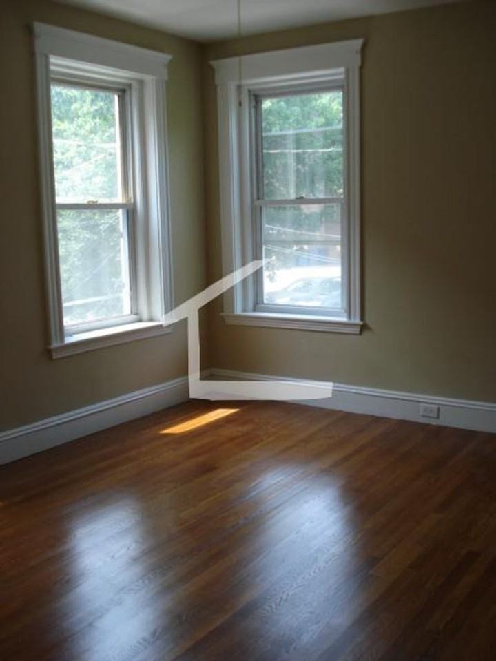 184 Saint Paul St - Photo 7 of 11