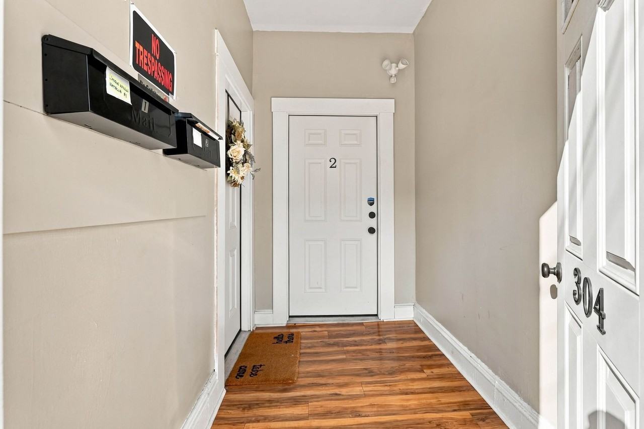 304 S Prince St - Photo 2 of 27
