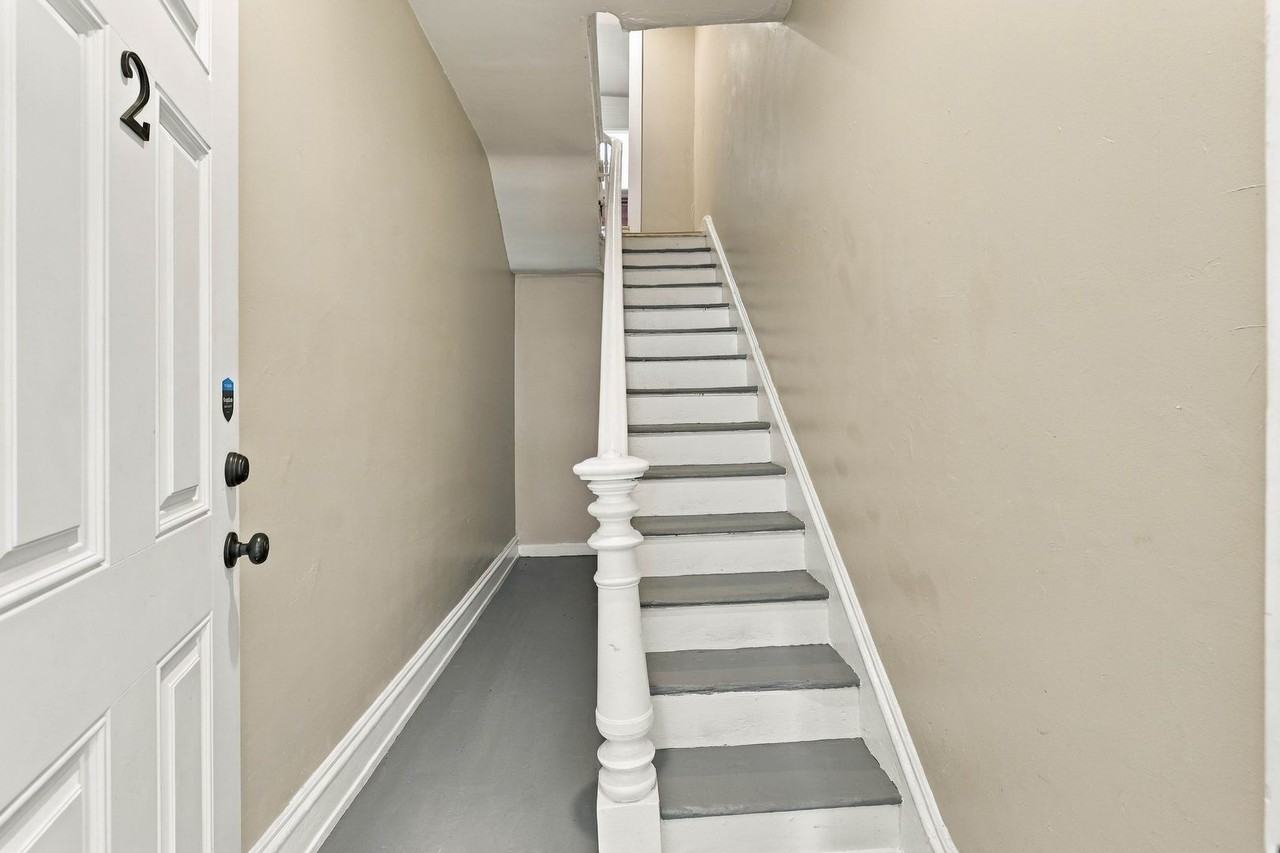304 S Prince St - Photo 3 of 27