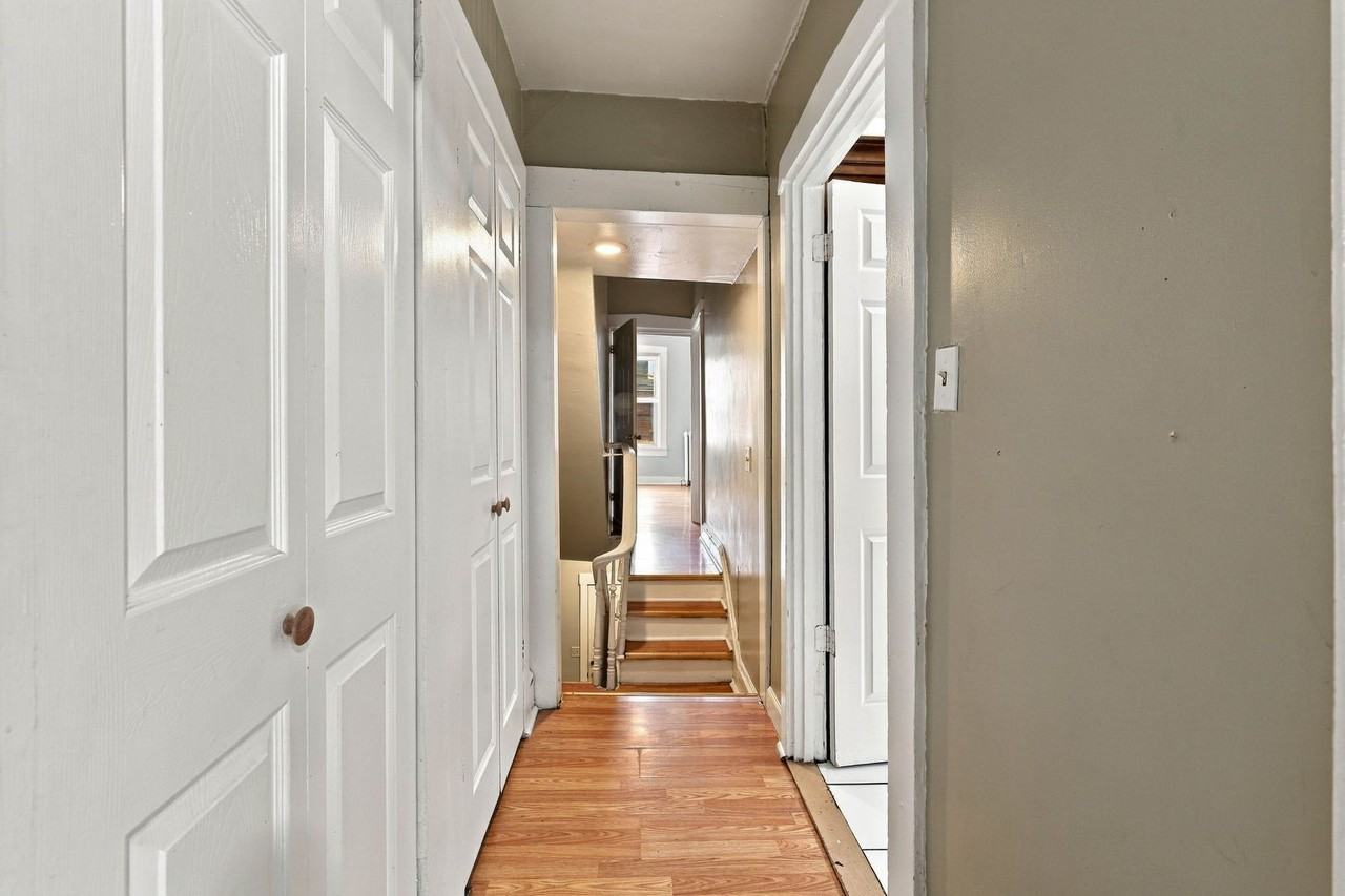 304 S Prince St - Photo 4 of 27