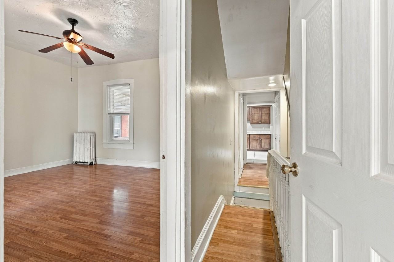 304 S Prince St - Photo 5 of 27