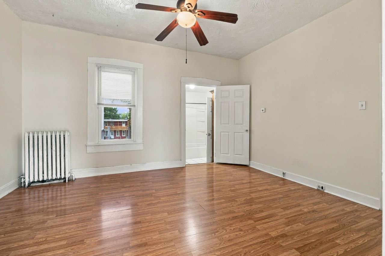 304 S Prince St - Photo 6 of 27
