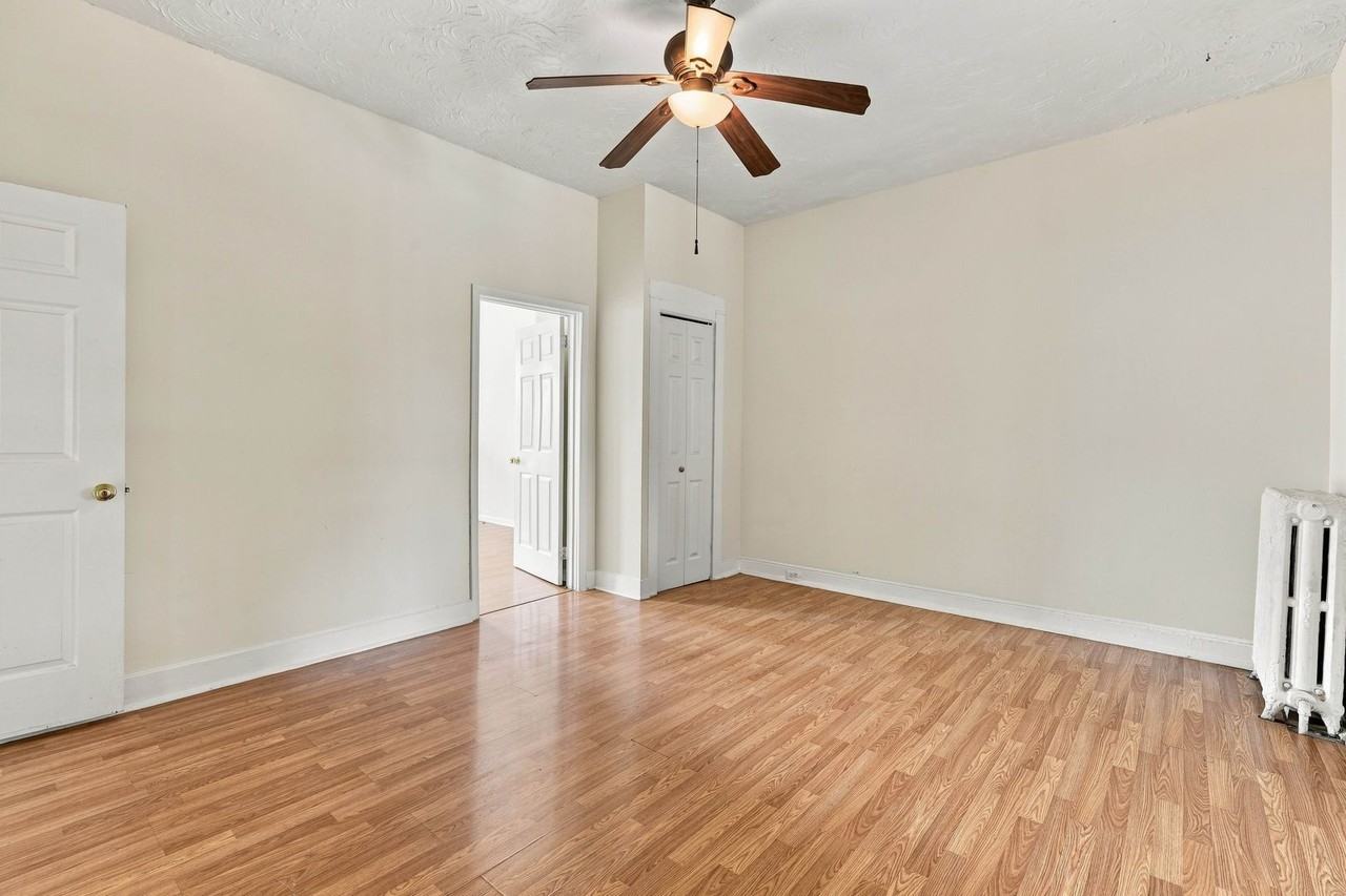304 S Prince St - Photo 7 of 27