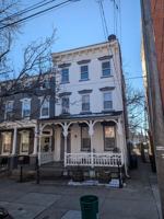 featured image of 138 E Lemon St