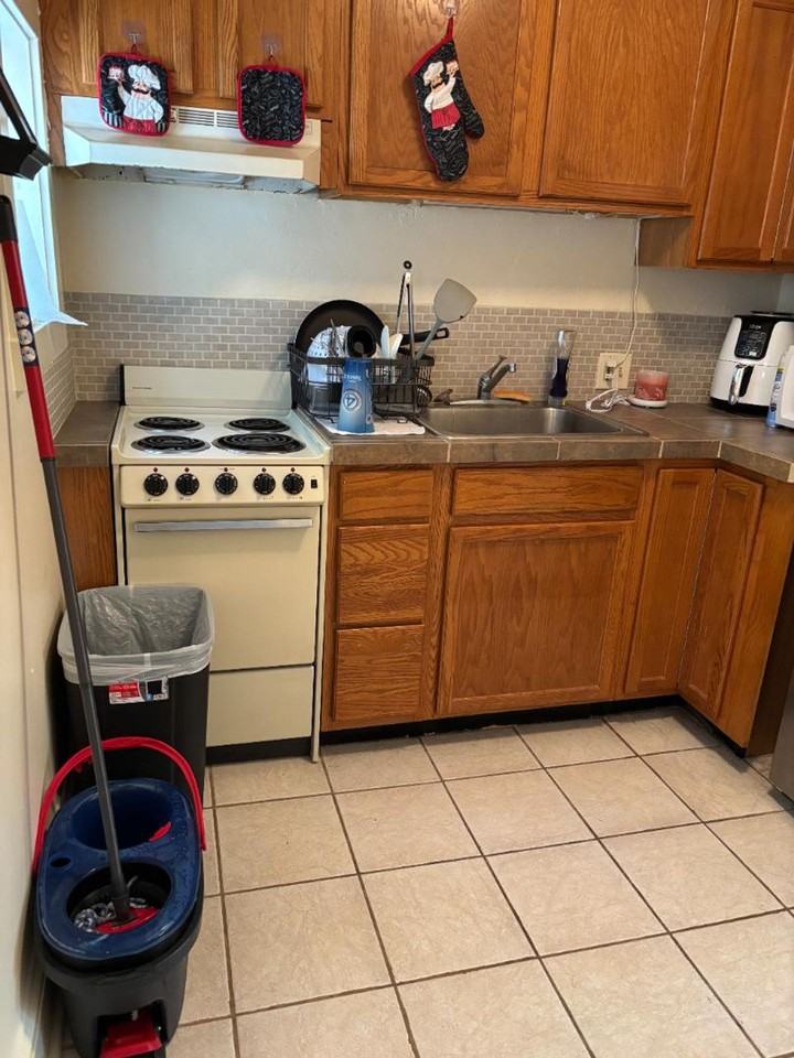 138 E Lemon Street - Photo 2 of 8
