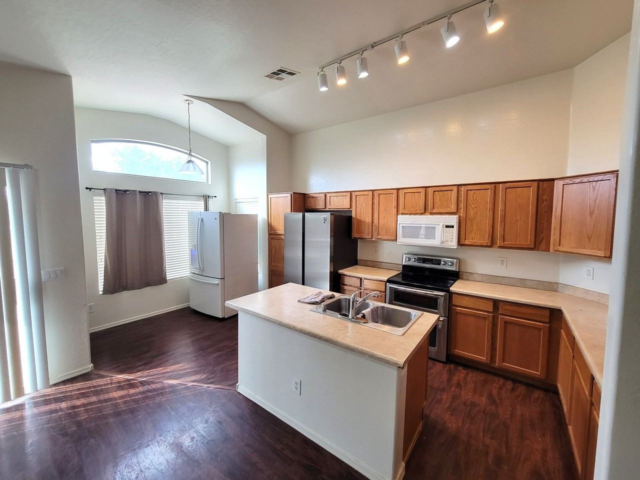5414 W Ian Dr - Photo 3 of 16