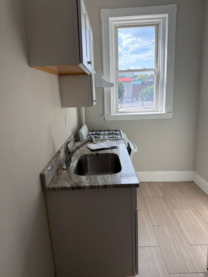 1209 Commonwealth Ave - Photo 3 of 7