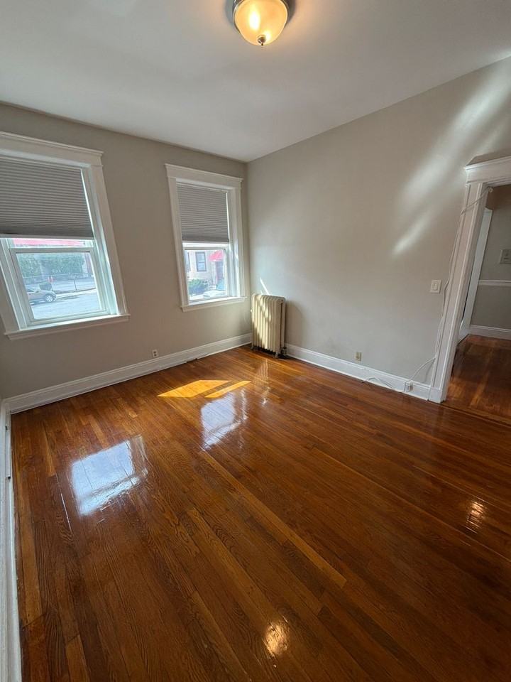 1209 Commonwealth Ave - Photo 5 of 7