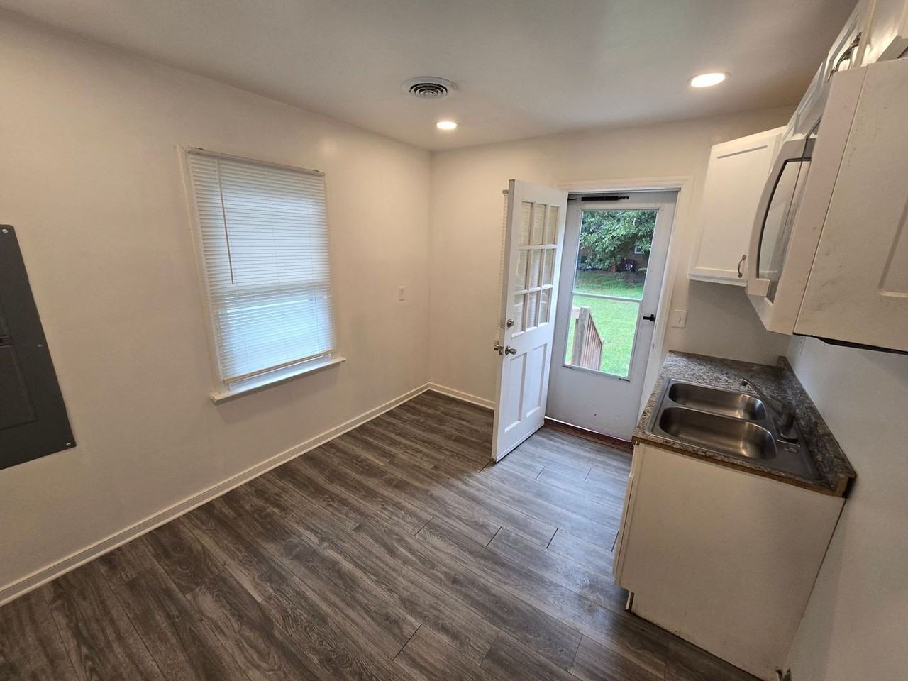 350 Beech St - Photo 7 of 15