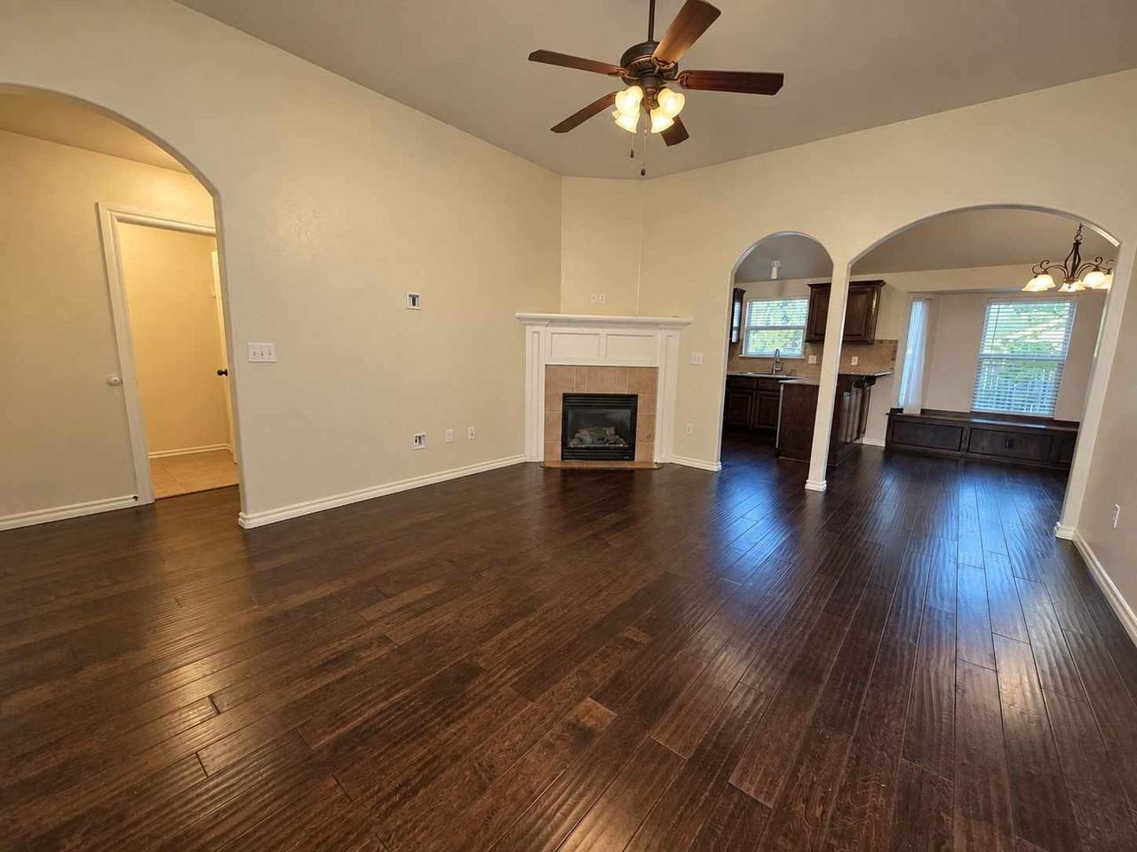 811 Dogwood Ct - Photo 2 of 16