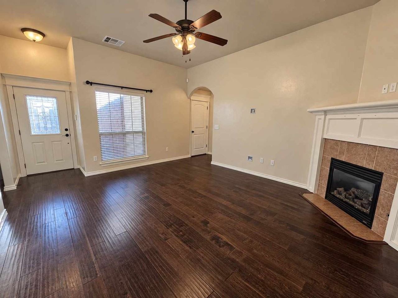 811 Dogwood Ct - Photo 3 of 16