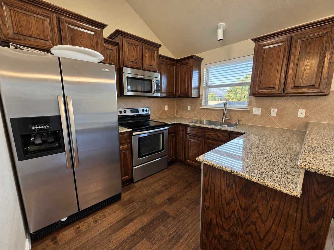 811 Dogwood Ct - Photo 4 of 16
