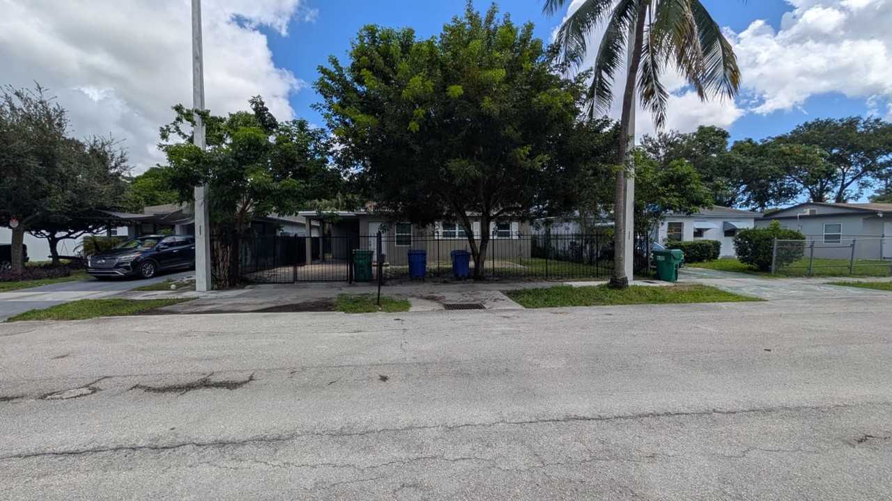 2511 Nw 9th St - Photo 2 of 26