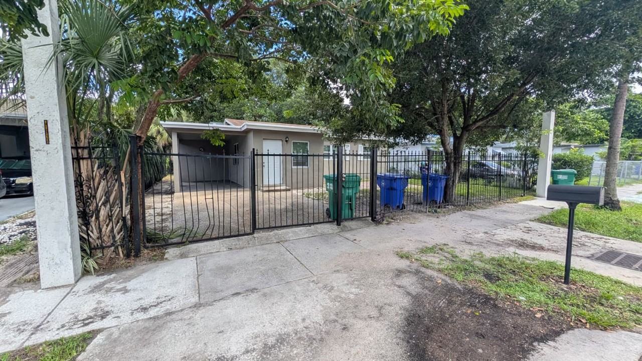 2511 Nw 9th St - Photo 3 of 26